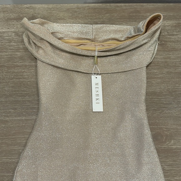 Gorgeous party dress perfect for the holidays ✨✨✨ - Picture 4 of 8